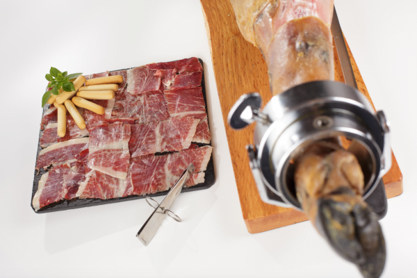 Jamón de Cebo Ibérico Pata Negra 50% ~8kg (Suport si Cutit special inclus)