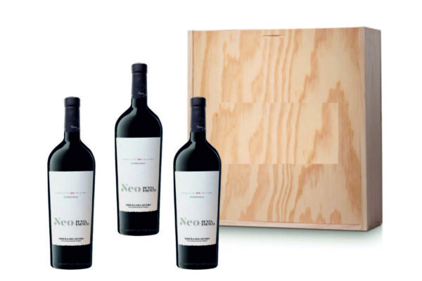 Pachet Cadou 3 sticle Vin rosu Neo Punta Esencia 2016– Ribera del Duero + Cutie lemn eleganta